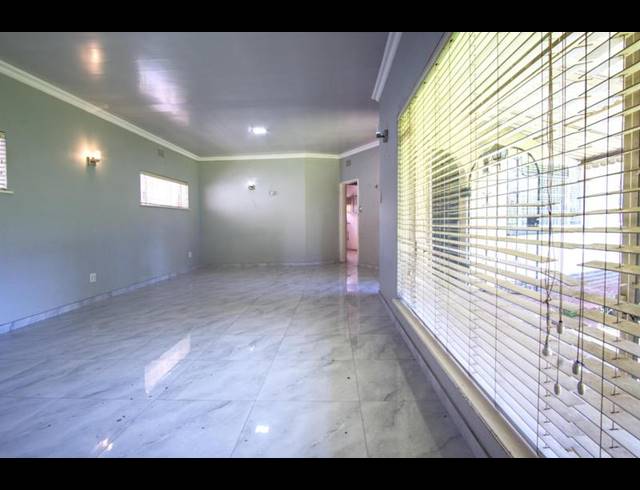 4 BEDROOM HOUSE FOR SALE IN MONTGOMERY PARK